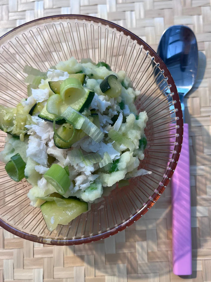 12+ Kabeljauw met knoflook-vanillesaus, doperwtjes, courgette & aardappelpuree
