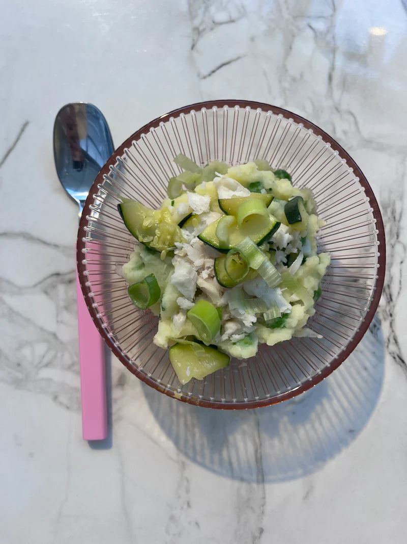 Vanille-knoflook stamppotje met heekfilet, doperwten & verse bieslook